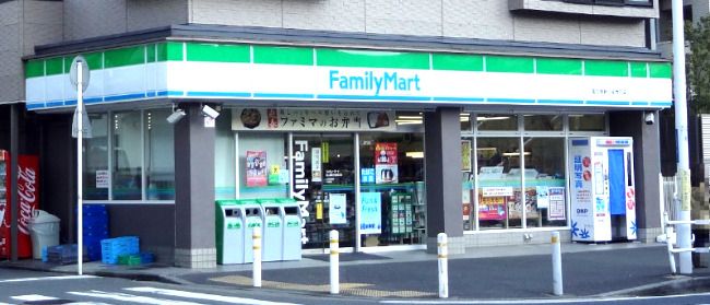 近くのファミリーマート冨士屋新子安西口店まで430m（徒歩6分）