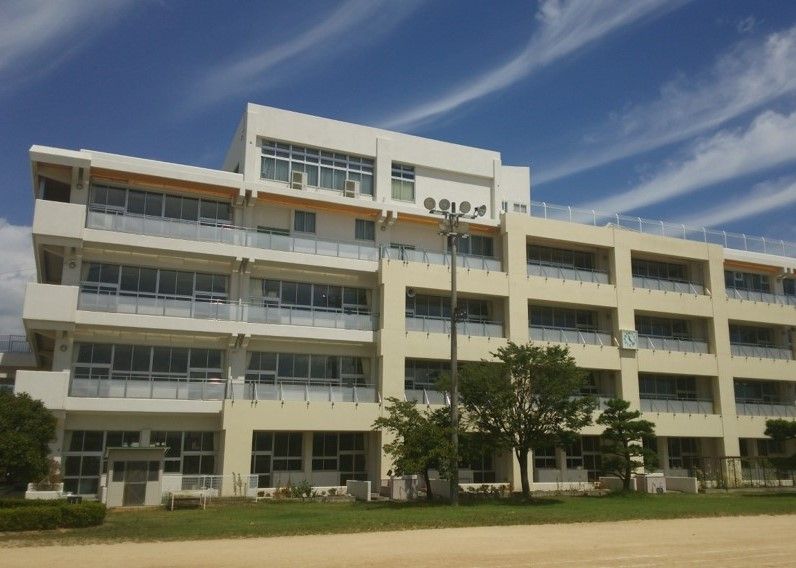 近くの小学校まで269m（徒歩4分）