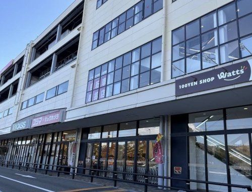 近くのワッツ箕面コジマxビックカメラ店まで730m(徒歩10分)