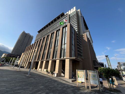 近くに灘区役所あり