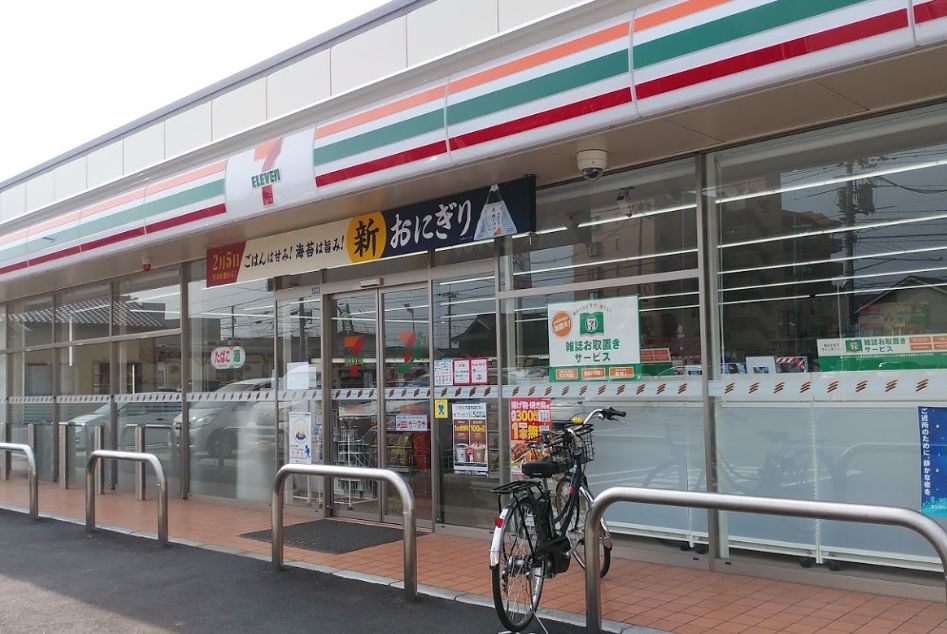 近くのコンビニまで466m（徒歩6分）