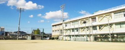 近くの小学校まで455m（徒歩6分）