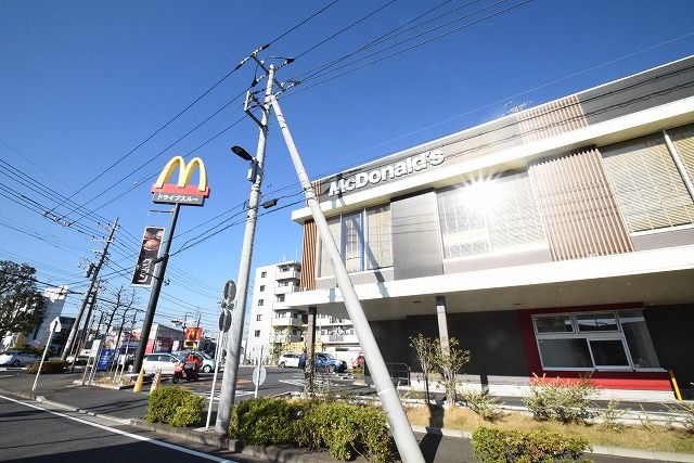 近くの飲食店まで1,003m（徒歩13分）