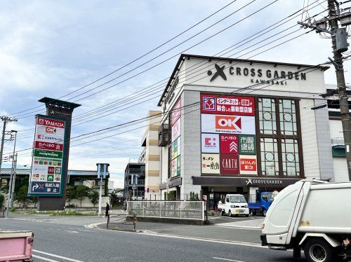 近くのクロスガーデンまで86m（徒歩2分）