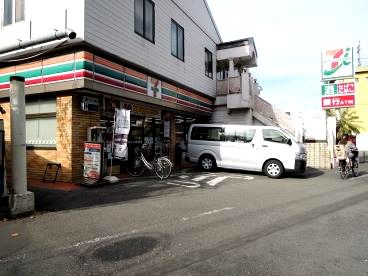 近くのセブンイレブン 川崎出来野店まで332m（徒歩5分）