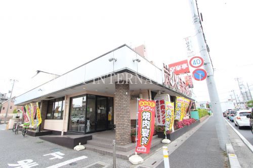 近くの飲食店まで1,021m（徒歩13分）