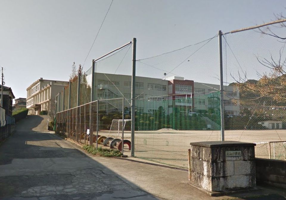 近くの諫早市立 上山小学校まで886m(徒歩12分)