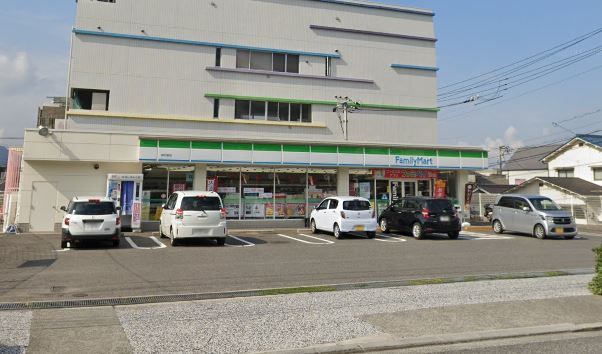 近くのファミリーマート 呉伏原店まで301m(徒歩4分)
