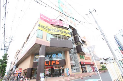 近くのライフ吉川駅前店まで1,277m(徒歩16分)