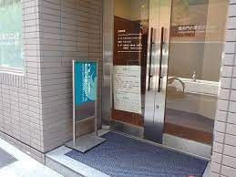 近くの虎の門小澤クリニックまで933m（徒歩12分）