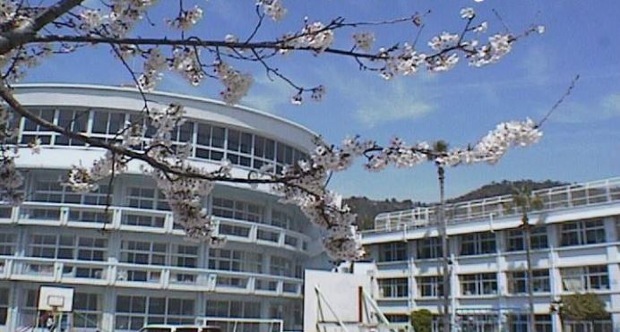 近くの呉市立港町小学校まで400m(徒歩5分)