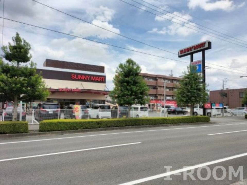 近くのSUNNY MART(サニー マート) 束本店まで441m（徒歩6分）