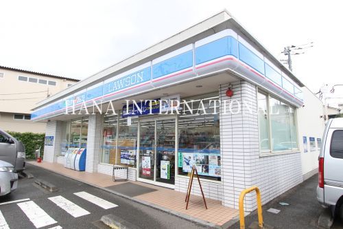 近くのコンビニまで755m（徒歩10分）