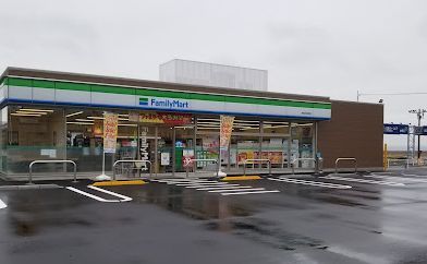 近くのコンビニまで230m（徒歩3分）