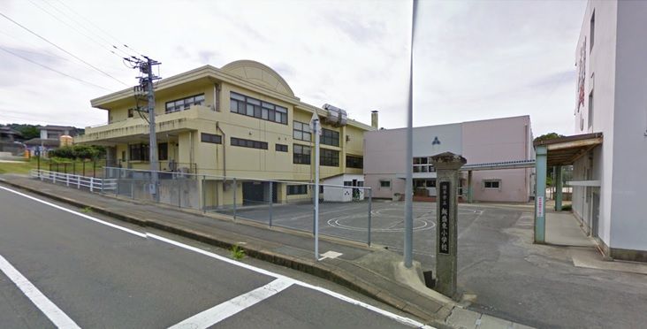 近くの諫早市立飯盛東小学校まで1,523m(徒歩20分)
