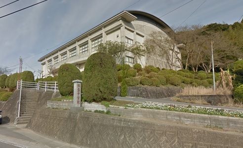 近くの諫早市立飯盛中学校まで1,369m(徒歩18分)