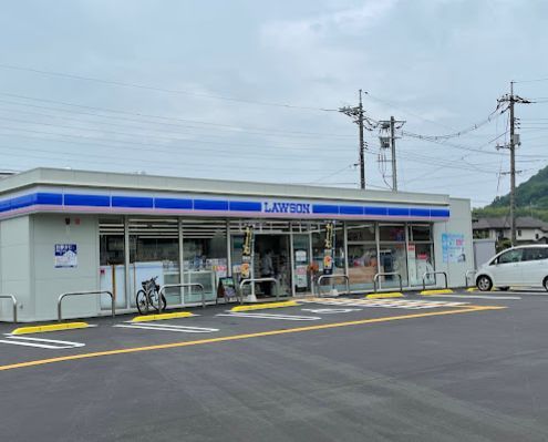 近くのローソン 玉島黒崎店まで261m(徒歩4分)