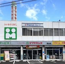 近くのマツヤデンキ坂出店まで968m(徒歩13分)