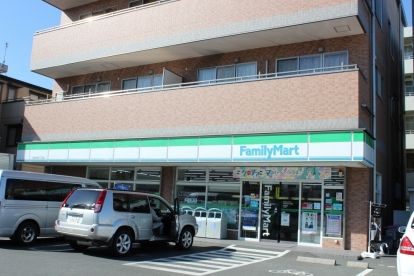 近くのファミリーマート 浜松中央三丁目店まで597m(徒歩8分)