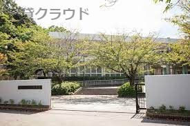 近くの千葉市立有吉中学校まで1,002m（徒歩13分）