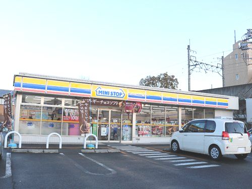 近くのミニストップ 前橋本町店まで401m（徒歩6分）