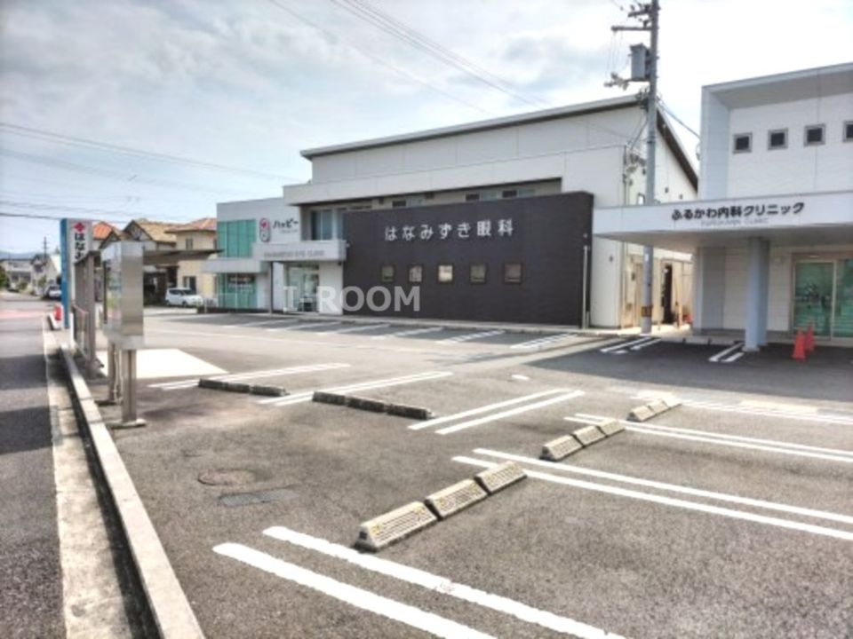 近くのはなみずき眼科まで496m(徒歩7分)