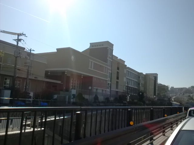 近くの神戸市立夢野の丘小学校まで648m(徒歩9分)