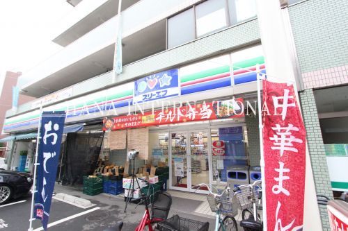 近くのコンビニまで253m（徒歩4分）