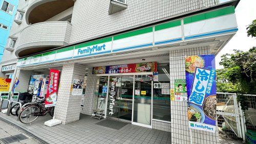 近くのコンビニまで318m（徒歩4分）