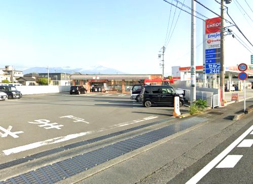 近くのコンビニまで1,189m（徒歩15分）