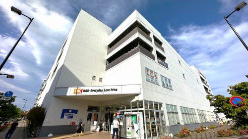 近くのスーパーまで332m（徒歩5分）