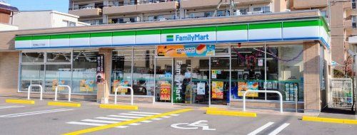 近くのファミリーマート 枚方東山二丁目店まで407m(徒歩6分)