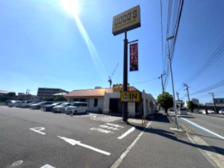 近くのココス 徳島中吉野町店まで814m(徒歩11分)