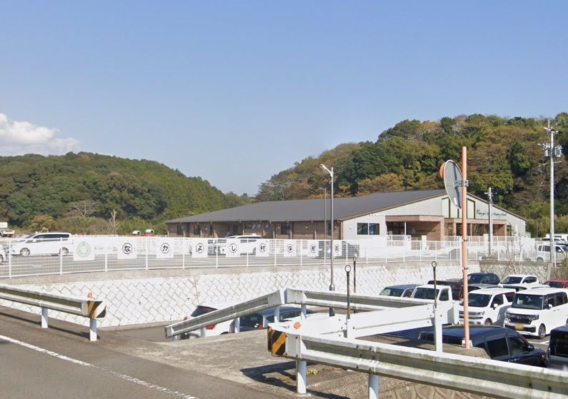 近くのなかよし村保育園まで180m(徒歩3分)