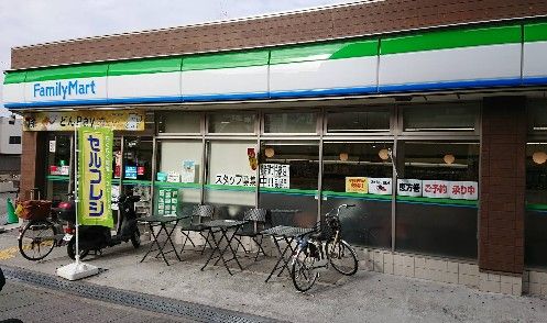 近くのファミリーマート 緑地公園駅東店まで519m（徒歩7分）