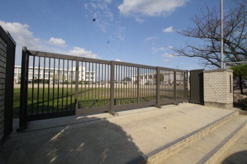 近くの遠賀町立広渡小学校まで4,305m(徒歩54分)