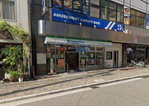 近くのファミリーマート マツエダ北堀江店まで425m(徒歩6分)