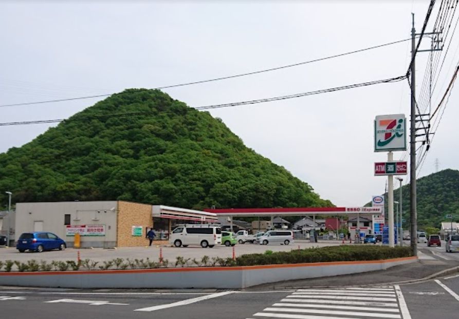 近くのコンビニまで458m（徒歩6分）