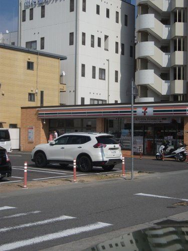 近くのコンビニまで138m（徒歩2分）