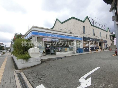 近くのローソン 内環緑一丁目店まで392m（徒歩5分）