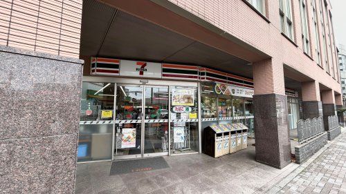 近くのセブン-イレブン南流山駅前店まで378m（徒歩5分）