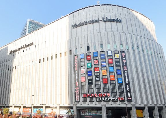 近くのヨドバシカメラ マルチメディア梅田まで1,155m（徒歩15分）