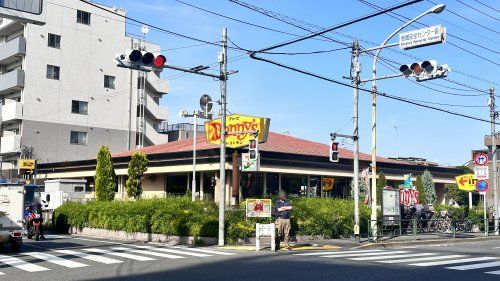 近くの飲食店まで717m（徒歩9分）