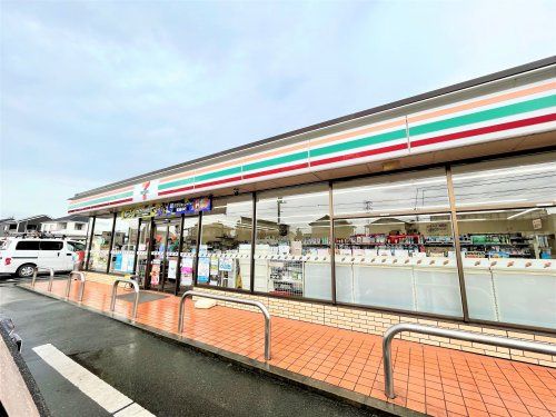 近くのセブンイレブン 伊勢崎境女塚店まで1,650m（徒歩21分）