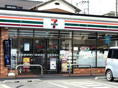 近くのセブンイレブン 太田市宝町店まで481m（徒歩7分）