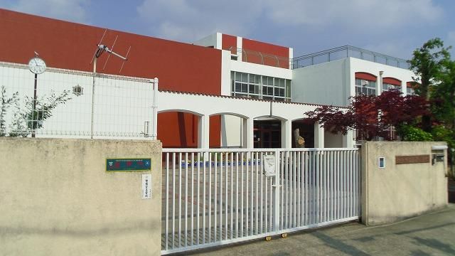 近くの神戸市立若草小学校まで607m（徒歩8分）