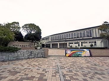 近くの神戸市立須磨北中学校まで602m（徒歩8分）