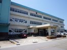 近くの魚津市立経田小学校まで5,122m(徒歩65分)