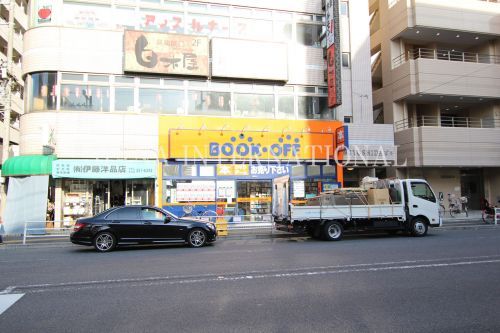 近くのブックオフ浦安駅北店まで617m（徒歩8分）