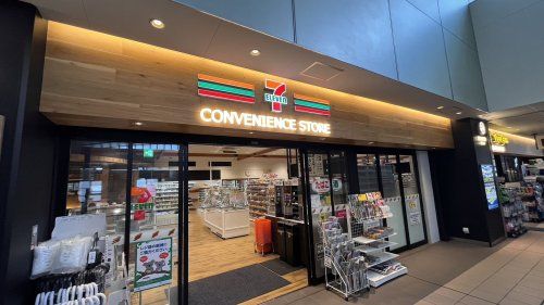 近くのセブンイレブンまで530m（徒歩7分）